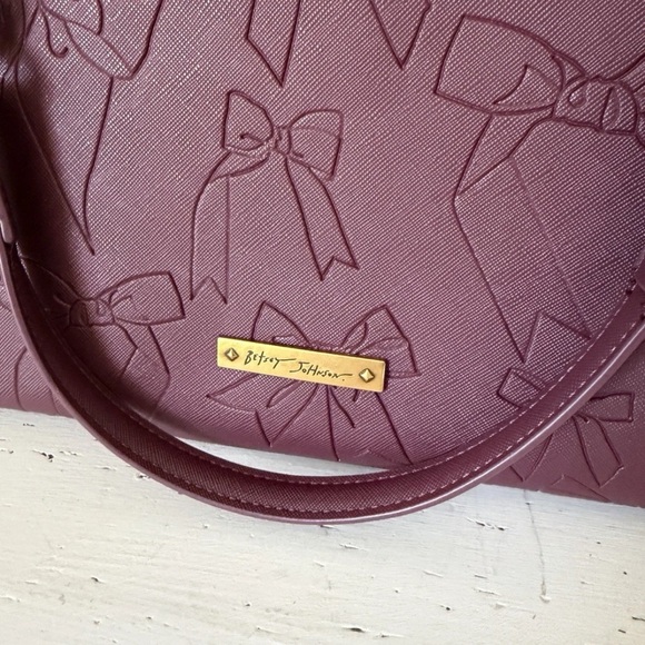 Betsey Johnson XOKIARA2 large cherry/burgundy tote - Picture 6 of 12